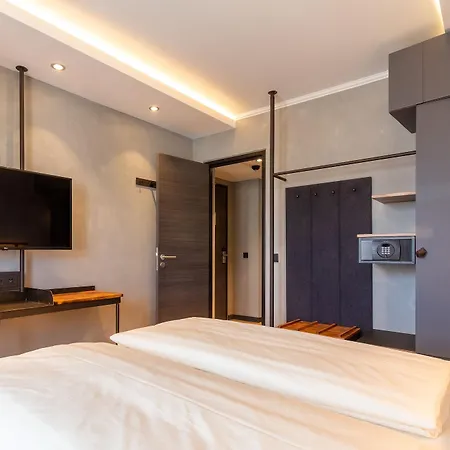 Parkhotel Im Lehel By Blattl מלון